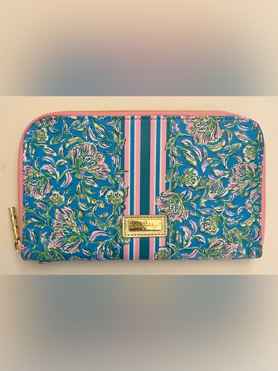 Lilly Pulitzer Handbags - Lilly Pulitzer Travel Wallet Passport Holder, NWOT, missing strap